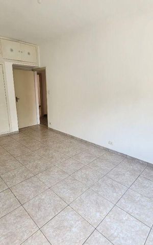 Casa à venda com 240m², 2 quartos e 2 vagasQuarto