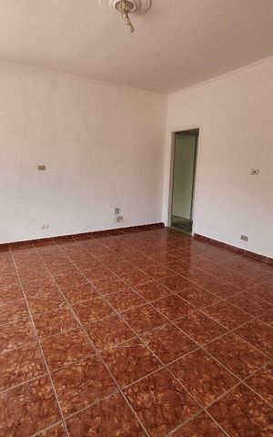 Casa à venda com 240m², 2 quartos e 2 vagasSala