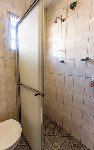 Casa à venda com 384m², 4 quartos e 2 vagas Casa à venda com 384m², 4 quartos e 2 vagasCasa 1 - Banheiro 1