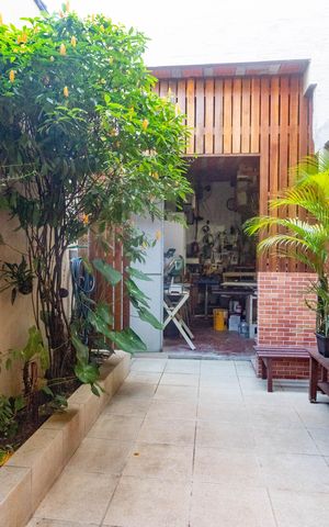 Casa à venda com 384m², 4 quartos e 2 vagas Casa à venda com 384m², 4 quartos e 2 vagasÁrea externa