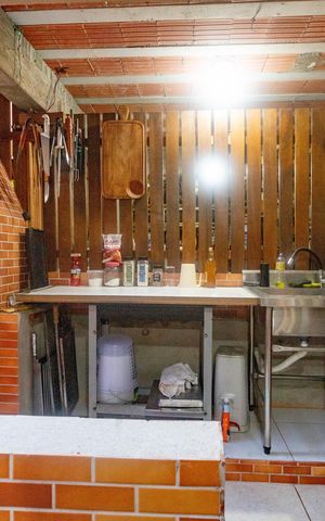 Casa à venda com 384m², 4 quartos e 2 vagas Casa à venda com 384m², 4 quartos e 2 vagasÁrea de lazer - Churrasqueira