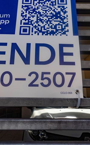 Casa à venda com 384m², 4 quartos e 2 vagas Casa à venda com 384m², 4 quartos e 2 vagasPlaca código