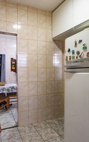 Casa à venda com 384m², 4 quartos e 2 vagas Casa à venda com 384m², 4 quartos e 2 vagasCasa 1 - Cozinha