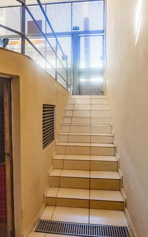 Casa à venda com 384m², 4 quartos e 2 vagas Casa à venda com 384m², 4 quartos e 2 vagasCasa 1 - área de serviço