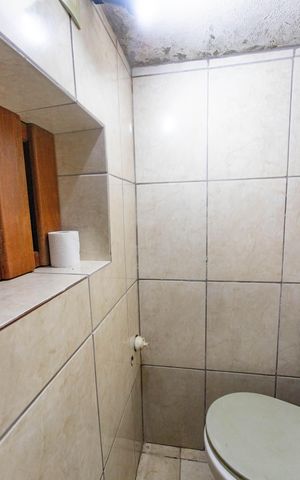 Casa à venda com 384m², 4 quartos e 2 vagas Casa à venda com 384m², 4 quartos e 2 vagasBanheiro da churrasqueira