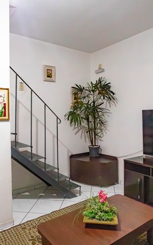 Casa à venda com 384m², 4 quartos e 2 vagas Casa à venda com 384m², 4 quartos e 2 vagasCasa 1 - sala