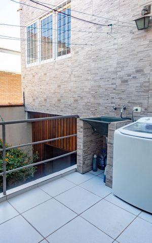 Casa à venda com 384m², 4 quartos e 2 vagas Casa à venda com 384m², 4 quartos e 2 vagasCasa 2 - área de serviço