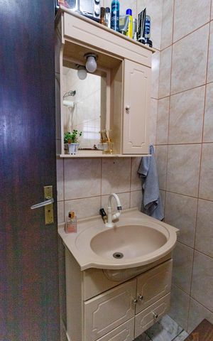 Casa à venda com 384m², 4 quartos e 2 vagas Casa à venda com 384m², 4 quartos e 2 vagasCasa 1 - Banheiro 2