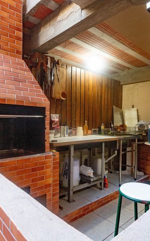 Casa à venda com 384m², 4 quartos e 2 vagas Casa à venda com 384m², 4 quartos e 2 vagasÁrea de lazer - Churrasqueira
