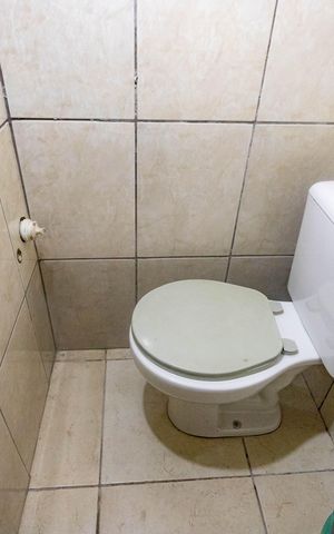 Casa à venda com 384m², 4 quartos e 2 vagas Casa à venda com 384m², 4 quartos e 2 vagasBanheiro da churrasqueira
