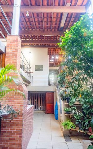 Casa à venda com 384m², 4 quartos e 2 vagas Casa à venda com 384m², 4 quartos e 2 vagasÁrea externa