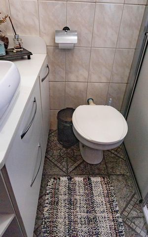 Casa à venda com 384m², 4 quartos e 2 vagas Casa à venda com 384m², 4 quartos e 2 vagasCasa 1 - Banheiro 1