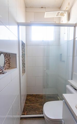 Casa à venda com 384m², 4 quartos e 2 vagas Casa à venda com 384m², 4 quartos e 2 vagasCasa 2 - banheiro