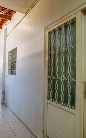 Casa à venda com 384m², 4 quartos e 2 vagas Casa à venda com 384m², 4 quartos e 2 vagasEntrada