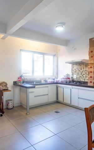 Casa à venda com 384m², 4 quartos e 2 vagas Casa à venda com 384m², 4 quartos e 2 vagasCasa 2 - sala / cozinha