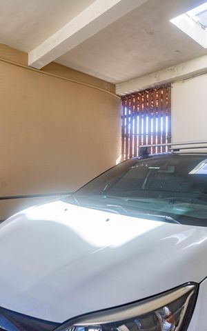 Casa à venda com 384m², 4 quartos e 2 vagas Casa à venda com 384m², 4 quartos e 2 vagasGaragem
