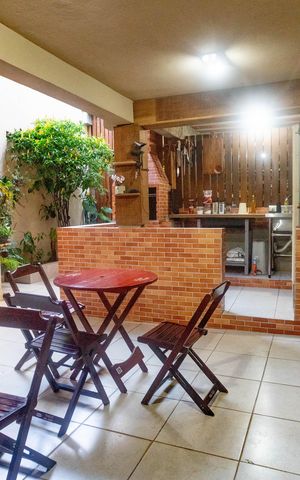 Casa à venda com 384m², 4 quartos e 2 vagas Casa à venda com 384m², 4 quartos e 2 vagasÁrea de lazer