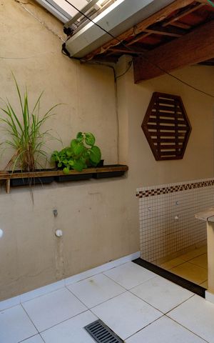 Casa à venda com 384m², 4 quartos e 2 vagas Casa à venda com 384m², 4 quartos e 2 vagasCasa 2 - área de serviço
