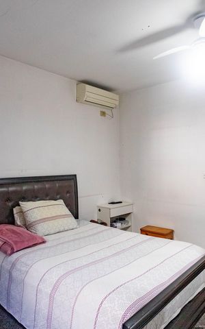 Casa à venda com 384m², 4 quartos e 2 vagas Casa à venda com 384m², 4 quartos e 2 vagasCasa 1 - Quarto 2