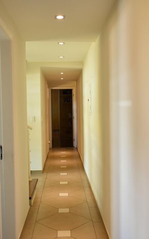 Casa à venda com 400m², 4 quartos e 6 vagasCorredor Dormitórios 