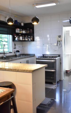 Casa à venda com 400m², 4 quartos e 6 vagasCozinha