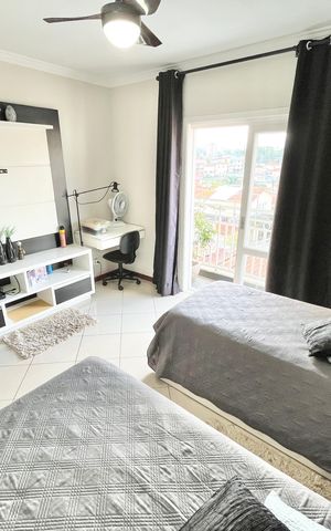Casa à venda com 480m², 5 quartos e 5 vagas Casa à venda com 480m², 5 quartos e 5 vagasQuarto de Visitas