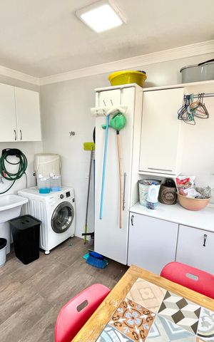 Casa à venda com 480m², 5 quartos e 5 vagas Casa à venda com 480m², 5 quartos e 5 vagasÁrea de Serviço