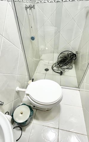 Casa à venda com 480m², 5 quartos e 5 vagas Casa à venda com 480m², 5 quartos e 5 vagasBanheiro da Garagem
