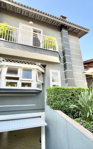 Casa à venda com 480m², 5 quartos e 5 vagas Casa à venda com 480m², 5 quartos e 5 vagasÁrea externa
