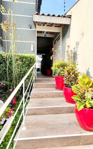 Casa à venda com 480m², 5 quartos e 5 vagas Casa à venda com 480m², 5 quartos e 5 vagasJardim / Entrada