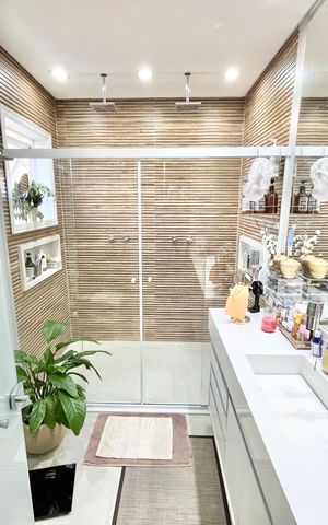 Casa à venda com 480m², 5 quartos e 5 vagas Casa à venda com 480m², 5 quartos e 5 vagasBanheiro da Suíte 1