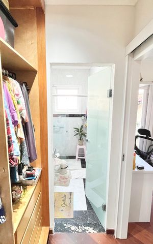 Casa à venda com 480m², 5 quartos e 5 vagas Casa à venda com 480m², 5 quartos e 5 vagasCloset da suíte 3
