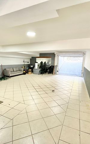 Casa à venda com 480m², 5 quartos e 5 vagas Casa à venda com 480m², 5 quartos e 5 vagasGaragem