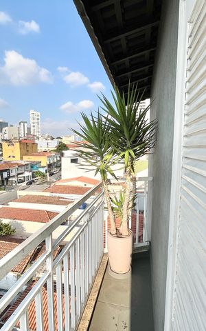 Casa à venda com 480m², 5 quartos e 5 vagas Casa à venda com 480m², 5 quartos e 5 vagasQuarto 4 - Suíte Varanda