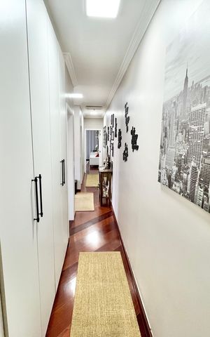 Casa à venda com 480m², 5 quartos e 5 vagas Casa à venda com 480m², 5 quartos e 5 vagasCorredor