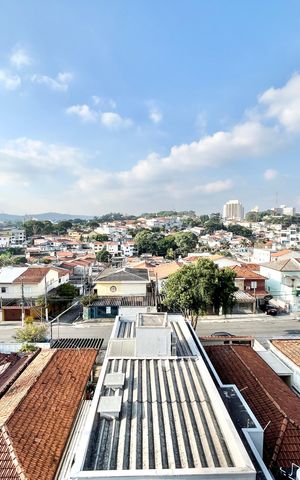 Casa à venda com 480m², 5 quartos e 5 vagas Casa à venda com 480m², 5 quartos e 5 vagasQuarto 4 - Suíte Varanda