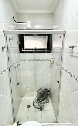 Casa à venda com 480m², 5 quartos e 5 vagas Casa à venda com 480m², 5 quartos e 5 vagasBanheiro da Garagem