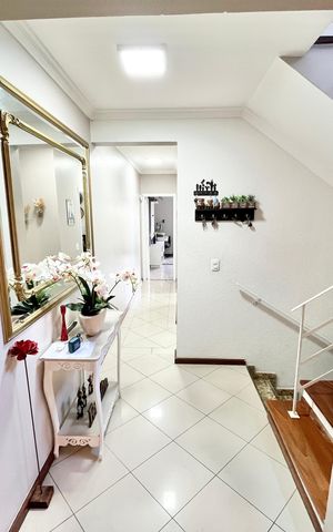 Casa à venda com 480m², 5 quartos e 5 vagas Casa à venda com 480m², 5 quartos e 5 vagasCorredor