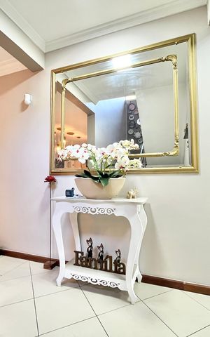 Casa à venda com 480m², 5 quartos e 5 vagas Casa à venda com 480m², 5 quartos e 5 vagasCorredor