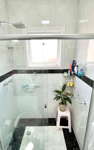 Casa à venda com 480m², 5 quartos e 5 vagas Casa à venda com 480m², 5 quartos e 5 vagasBanheiro da Suíte 3