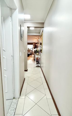 Casa à venda com 480m², 5 quartos e 5 vagas Casa à venda com 480m², 5 quartos e 5 vagasCorredor