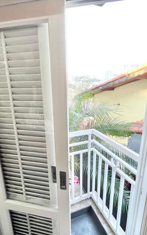 Casa à venda com 480m², 5 quartos e 5 vagas Casa à venda com 480m², 5 quartos e 5 vagasQuarto 2 - Suíte Varanda