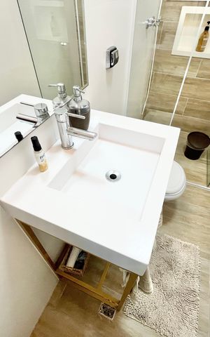 Casa à venda com 480m², 5 quartos e 5 vagas Casa à venda com 480m², 5 quartos e 5 vagasBanheiro
