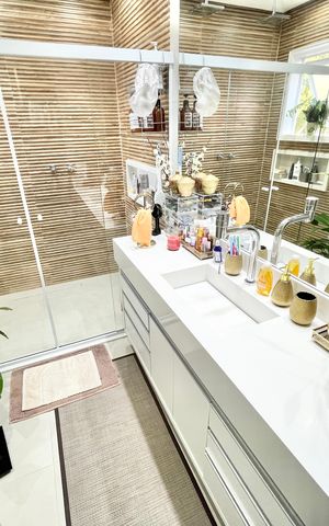 Casa à venda com 480m², 5 quartos e 5 vagas Casa à venda com 480m², 5 quartos e 5 vagasBanheiro da Suíte 1