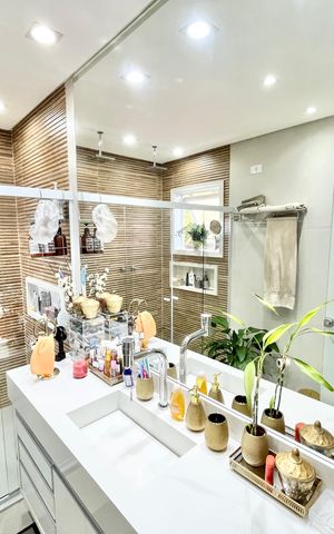 Casa à venda com 480m², 5 quartos e 5 vagas Casa à venda com 480m², 5 quartos e 5 vagasBanheiro da Suíte 1