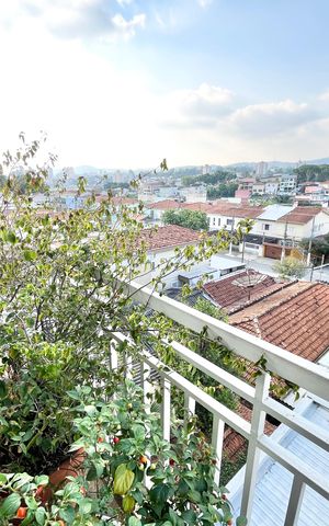 Casa à venda com 480m², 5 quartos e 5 vagas Casa à venda com 480m², 5 quartos e 5 vagasQuarto de Visitas Varanda