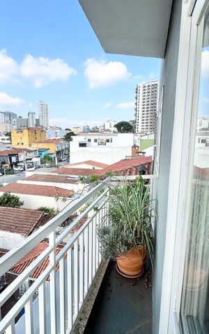 Casa à venda com 480m², 5 quartos e 5 vagas Casa à venda com 480m², 5 quartos e 5 vagasQuarto de Visitas Varanda