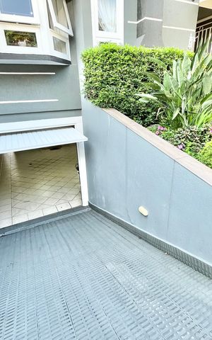 Casa à venda com 480m², 5 quartos e 5 vagas Casa à venda com 480m², 5 quartos e 5 vagasGaragem