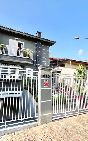 Casa à venda com 480m², 5 quartos e 5 vagas Casa à venda com 480m², 5 quartos e 5 vagasFachada