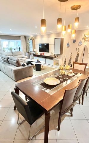 Casa à venda com 480m², 5 quartos e 5 vagas Casa à venda com 480m², 5 quartos e 5 vagasSala
